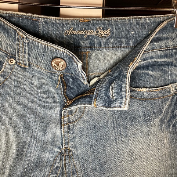American Eagle Outfitters Light Wash Jeans - Picture 3 of 7